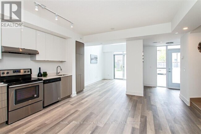 Building Photo - 5260 Dundas St