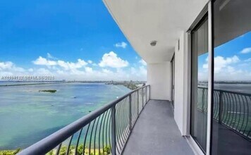 Building Photo - 1750 N Bayshore Dr