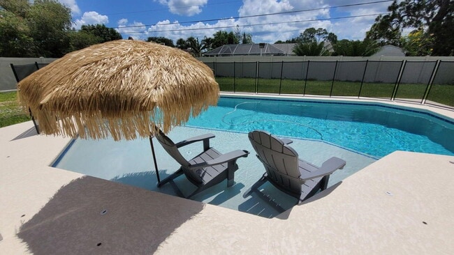 Foto del edificio - 365 NW Hibiscus St