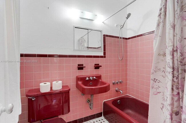 Building Photo - 975 SW 10th St