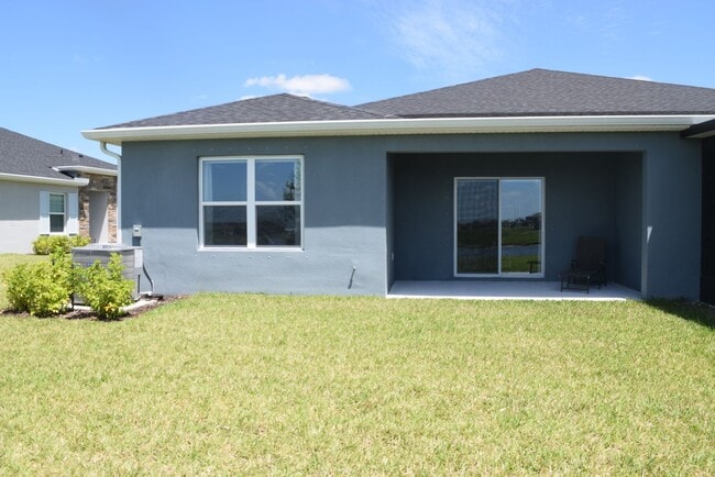 Building Photo - Stunning and elegant fully furnished 3/2/2 villa with Pool, hot tub & Lake views