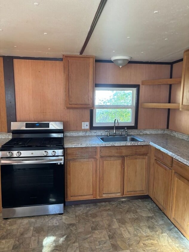 Primary Photo - Spacious 2 Bed Trailer