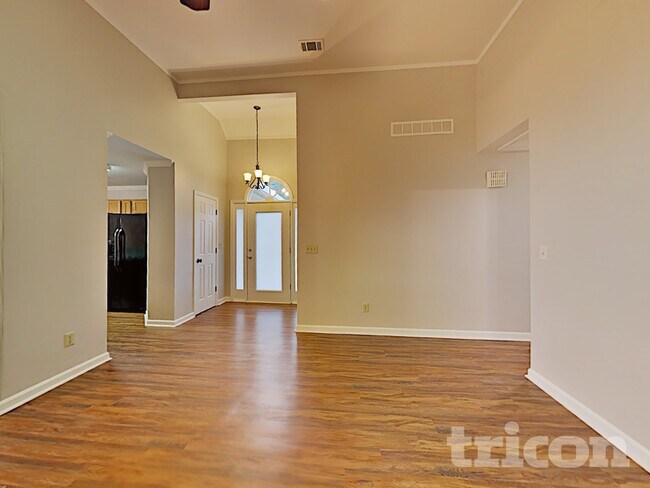 Foto del edificio - 555 Horseshoe Cir