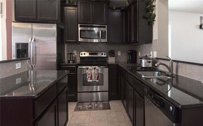 Foto del edificio - 3-bedroom 2-bathroom home located in Yowell Ranch! HOUSING ACCEPTED!
