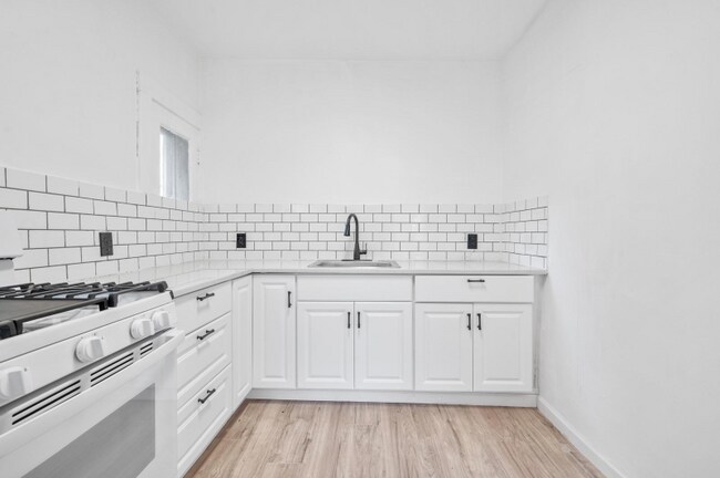 Foto del edificio - 2811 Brentwood Ave