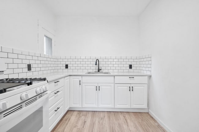 Building Photo - 2811 Brentwood Ave