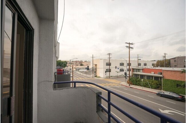 Foto del edificio - 3426 1st St