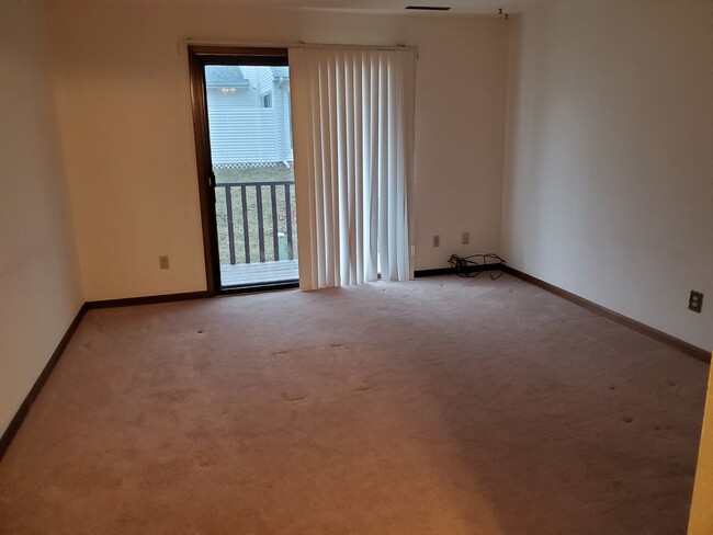 Large Living Room - 807 5th St NW