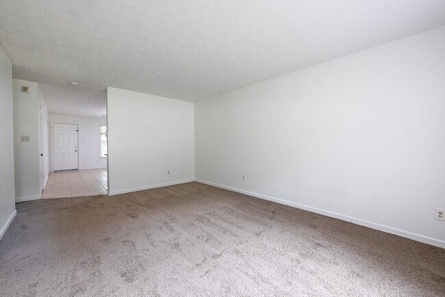 Building Photo - 8165 Magnolia Dr