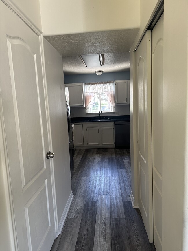 Building Photo - 707 Ry Ln