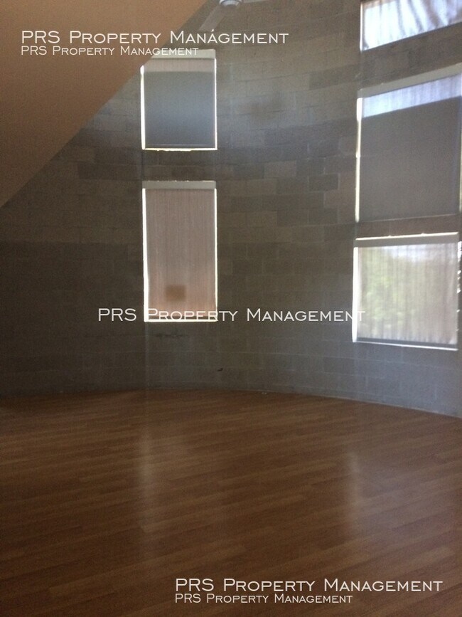 Building Photo - 1101 W University Dr