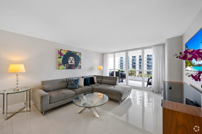 Building Photo - 1717 N Bayshore Dr