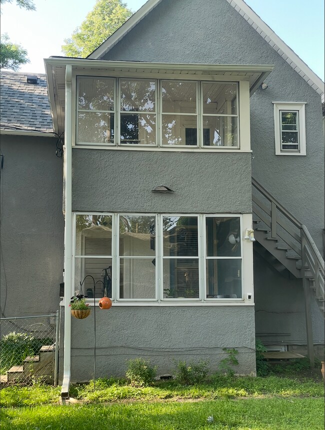 Foto del edificio - 1036 Edmund Ave W