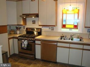 Foto del edificio - 7806 Ridgewood Dr
