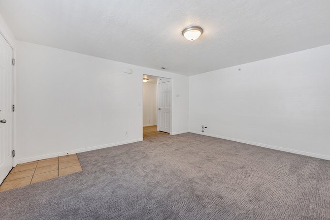 Building Photo - 455 N 400 W