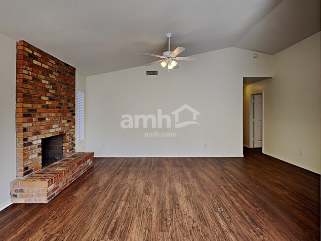 Building Photo - 10831 W Diana Ave