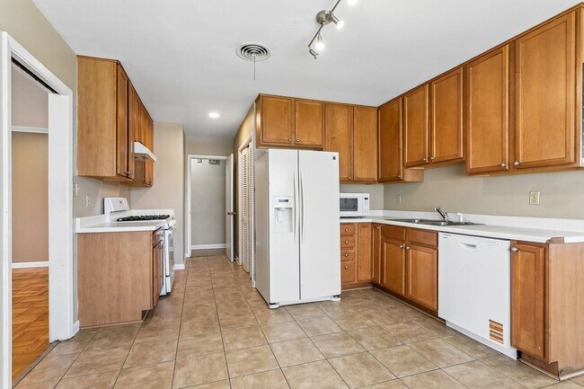 Foto del edificio - 2486 Hyman Pl