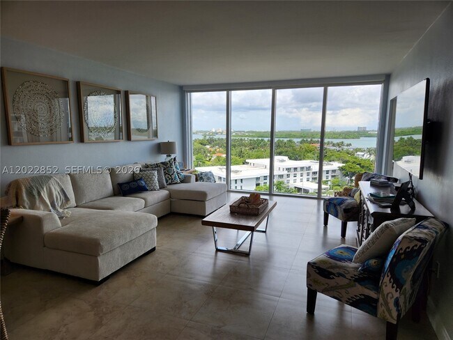Foto del edificio - 10275 Collins Ave