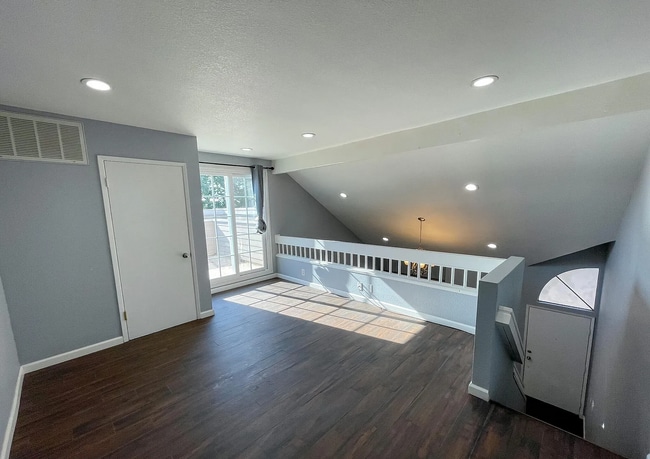 Building Photo - Your next home is waiting!