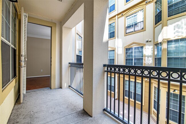 Foto del edificio - 7575 Kirby Dr