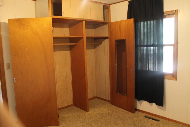 Building Photo - 1011 Lincoln St