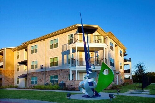 Foto del edificio - 817 Colcord Ave