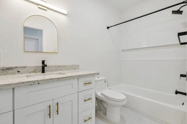 Baño 1 - 2106 Tennessee St
