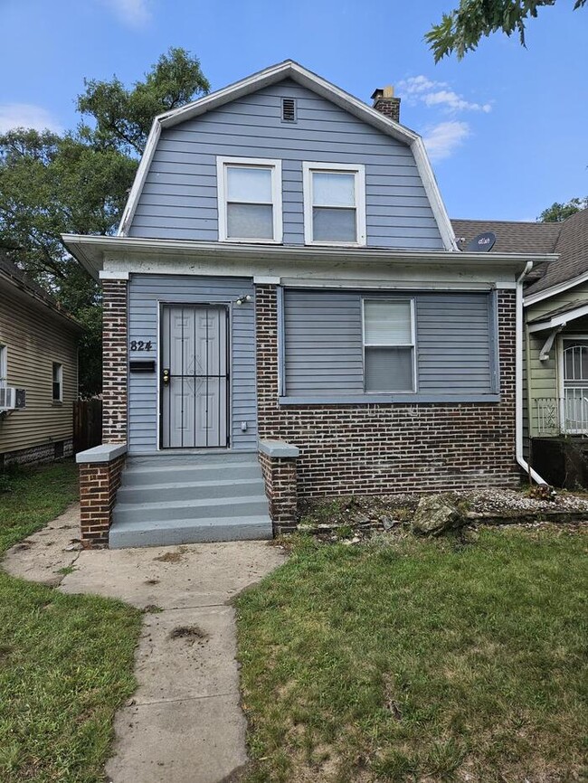 Building Photo - 824 Tyler St