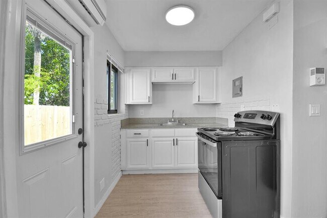 Foto del edificio - 6101 NW 9th Ct