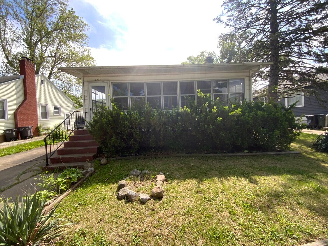 Primary Photo - 1217 Harmon St