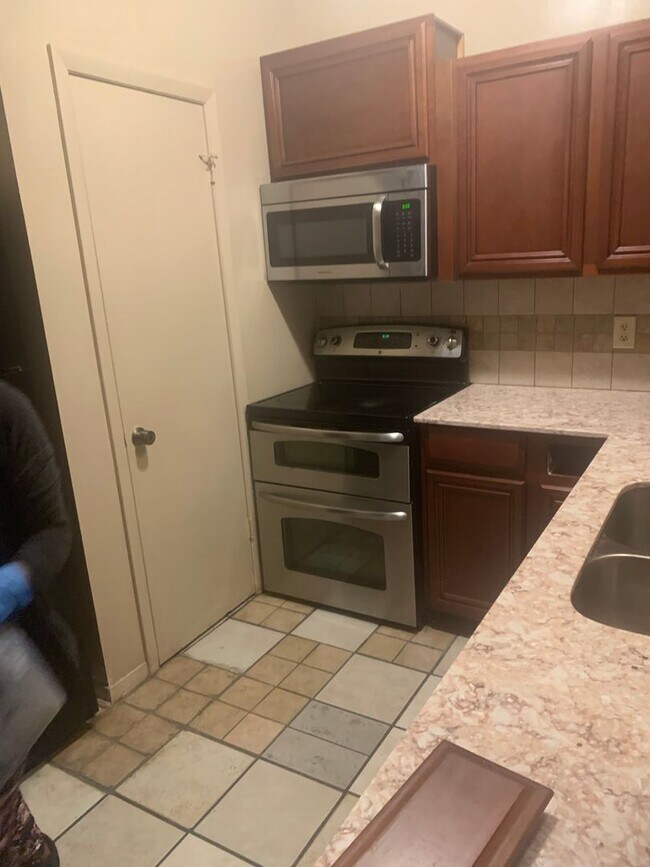 Photo - Somerset West Campus - 3BD/2BA - Reserved Parking - W/D - Shuttle Stop - $2200 Apartment