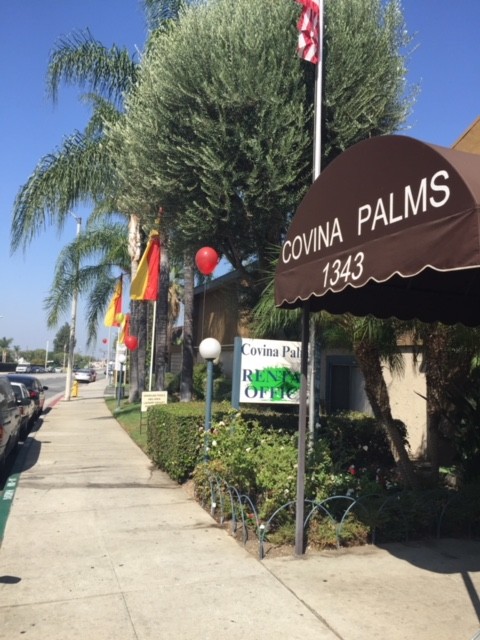 Entrada de la propiedad - Covina Palms Apartments