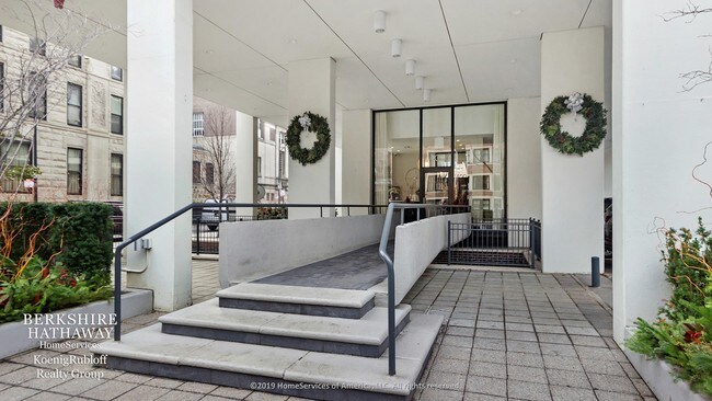 Foto del edificio - 1400 N State Pkwy