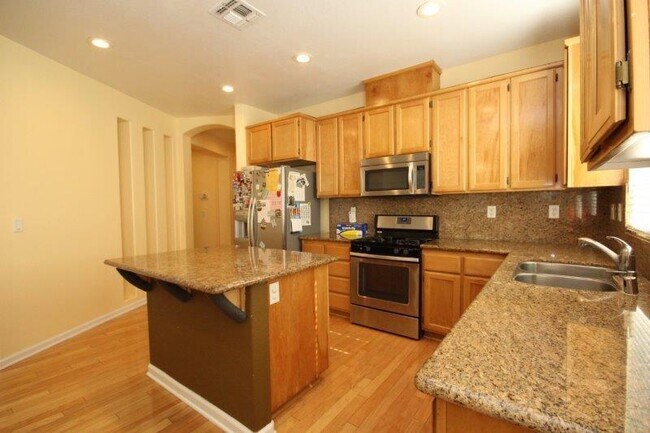 Foto del edificio - Gorgeous 4 Bed 2 Bath Near Edna Batey Elem...