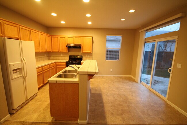 Foto del edificio - 4 Bed| 2.5 Bath | 2090 SF | Two Story | Tenant pays $175 monthly for WS&G