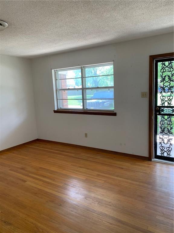 Foto del edificio - 8325 Holly Ave