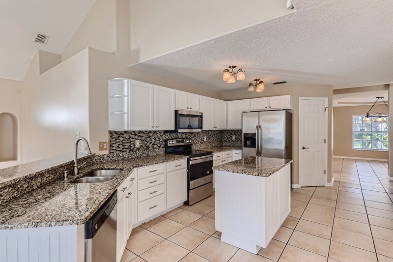 Primary Photo - 212 Willow Bend Dr