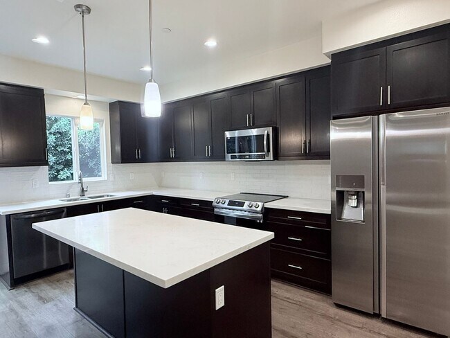 Foto del edificio - Reseda Ranch 5 bedroom 3 bath house!