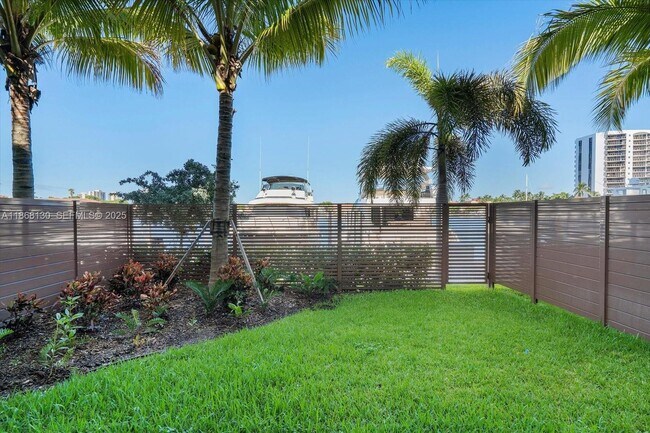 Foto del edificio - 3750 Yacht Club Dr