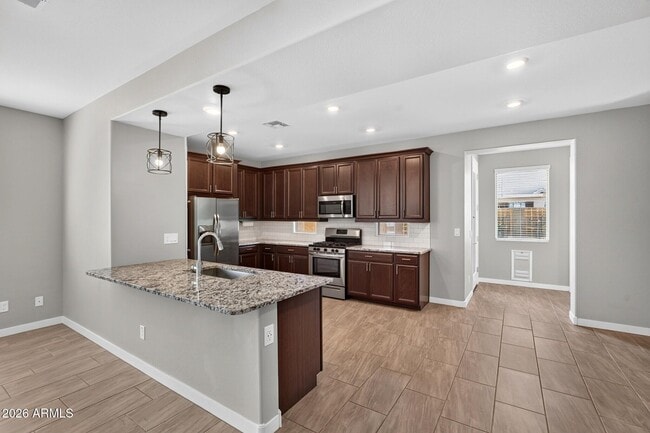 Building Photo - 261 Pinnacle Ridge Dr
