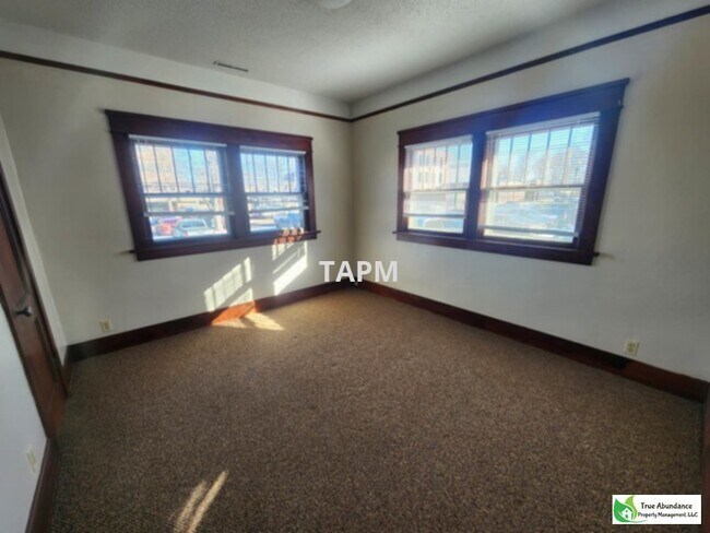 Foto del edificio - Very Nice 2 Bedroom Main level of house