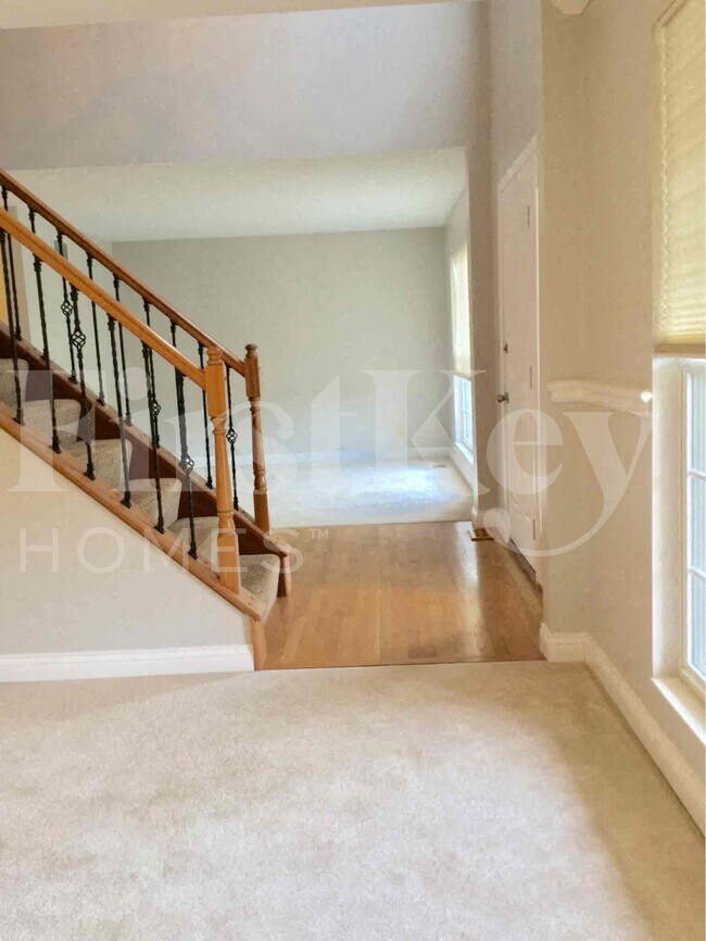 Building Photo - 8560 Elmcreek Ct