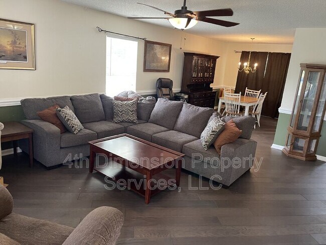 Foto del edificio - 490 Bedford Knoll Dr