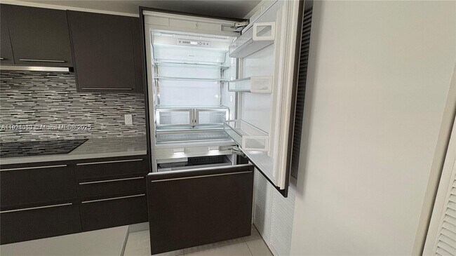 Foto del edificio - 7875 NW 107th Ave