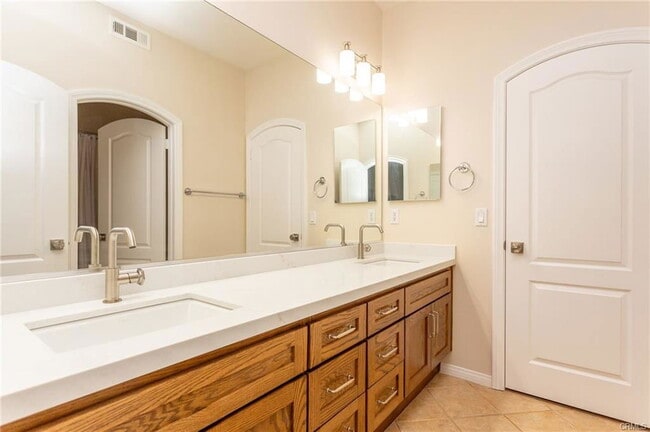 Foto del edificio - 31 Arbor Walk Ln