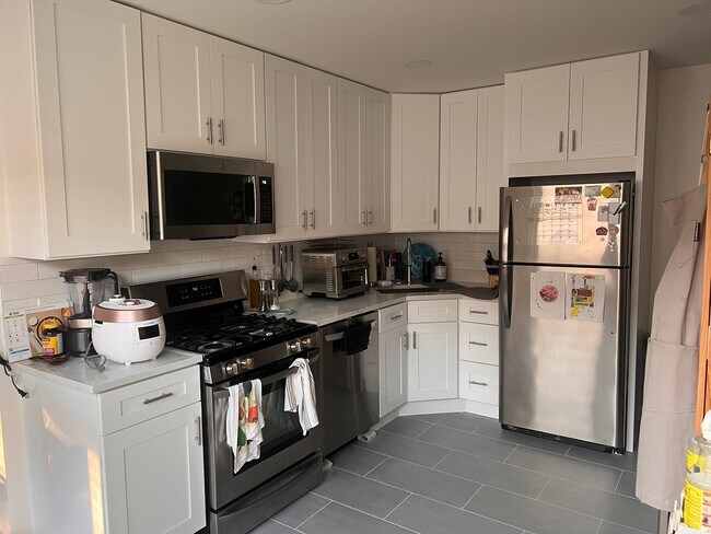 Foto del edificio - 8246 Keating Ave