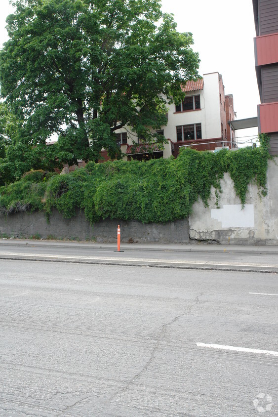 Building Photo - 1417-1419 N Washington St