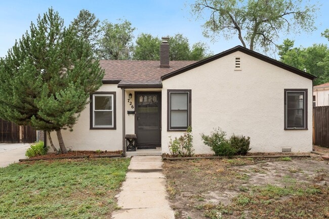 Centrally-Located Bungalow Available NOW! - Centrally-Located Bungalow Available NOW! House