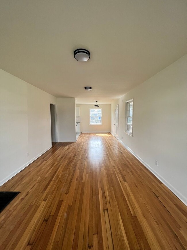 Building Photo - Newly renovated 3 bed 2 bath for rent!