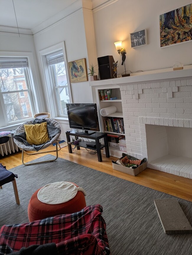 Building Photo - 4831 N Seeley Ave
